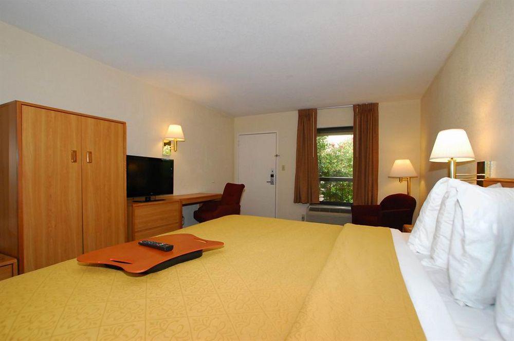 Quality Inn Fredericksburg-Central Park Area Εξωτερικό φωτογραφία