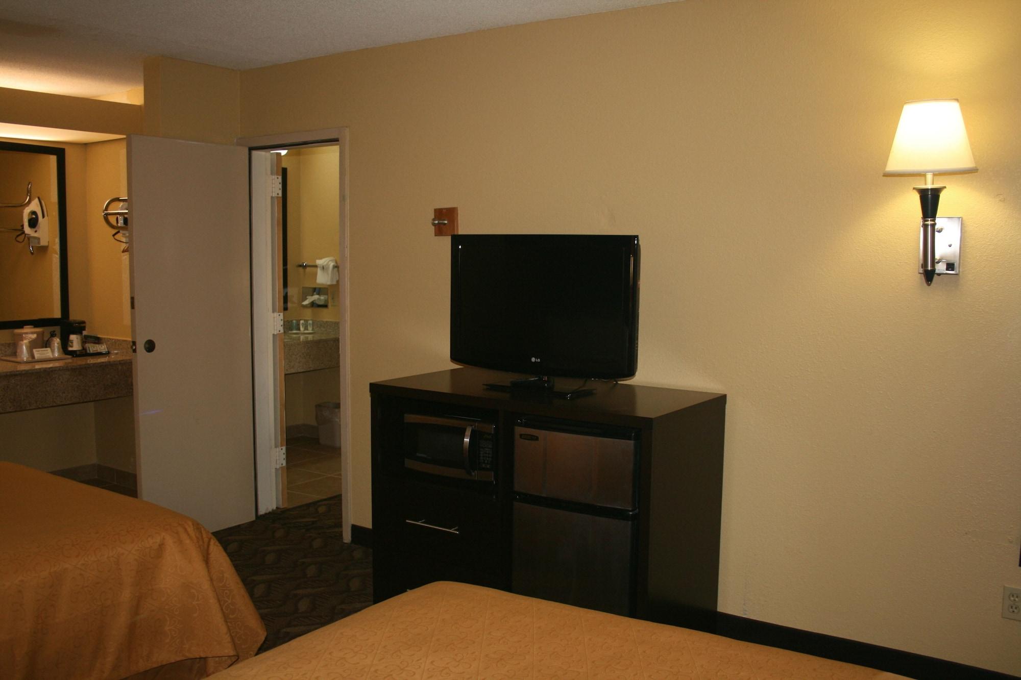 Quality Inn Fredericksburg-Central Park Area Εξωτερικό φωτογραφία