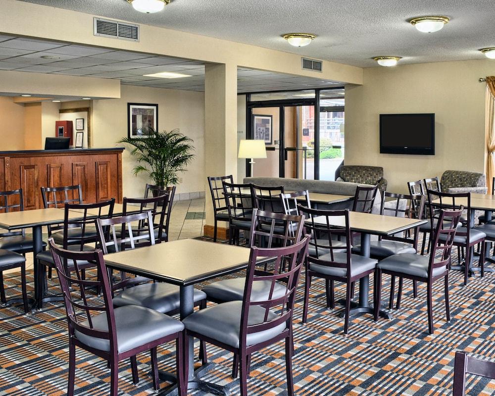 Quality Inn Fredericksburg-Central Park Area Εξωτερικό φωτογραφία