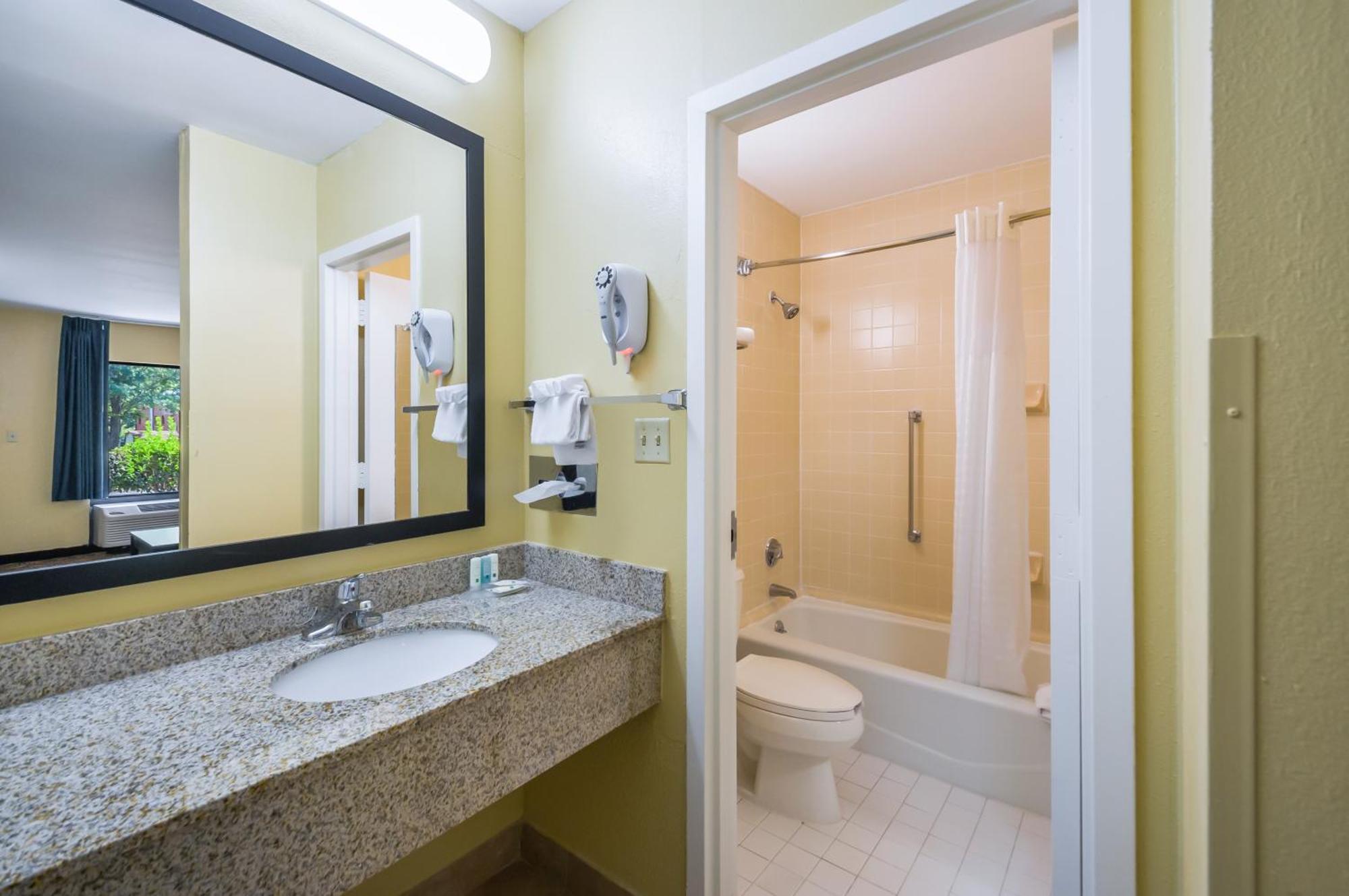 Quality Inn Fredericksburg-Central Park Area Εξωτερικό φωτογραφία
