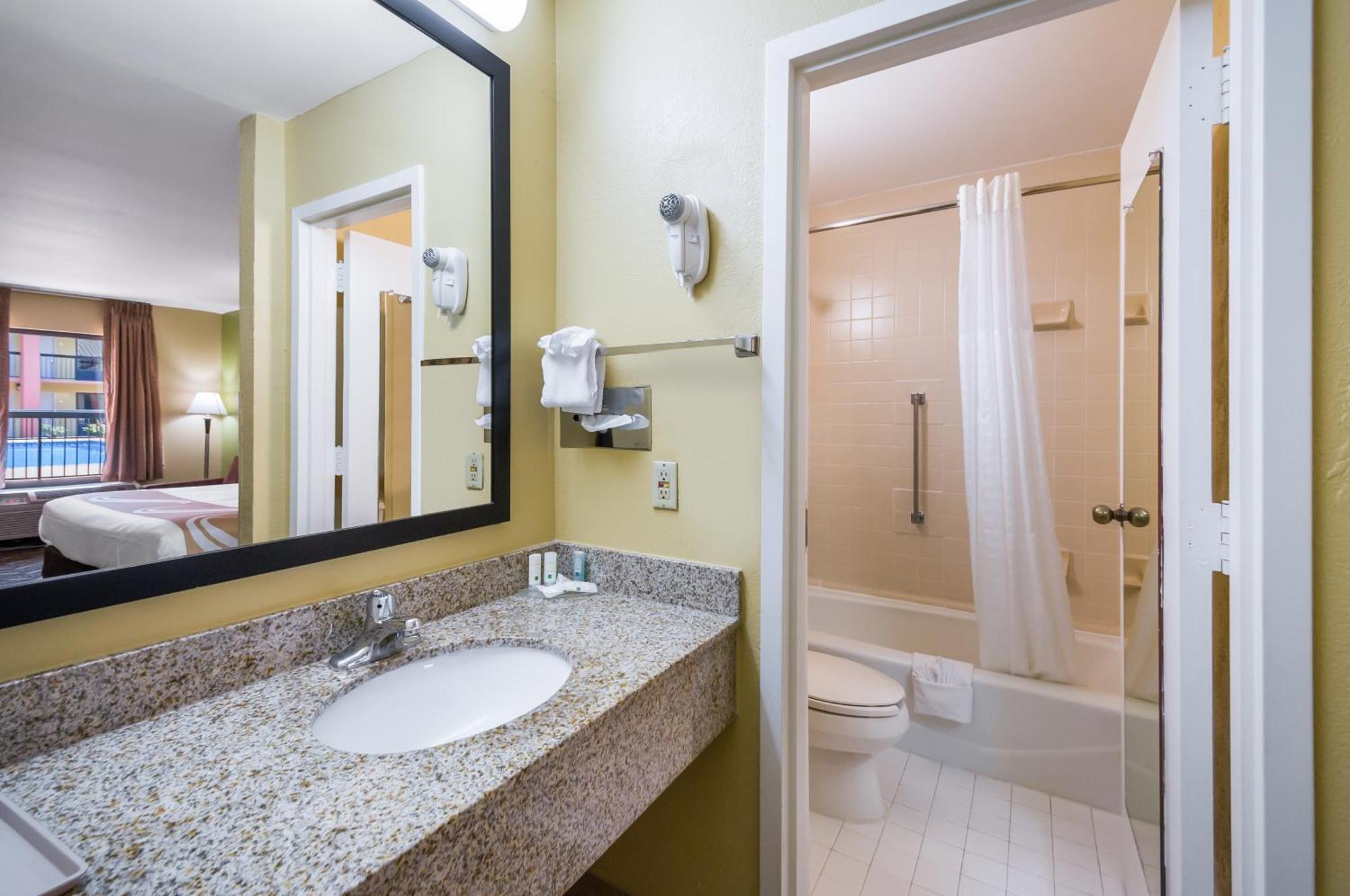 Quality Inn Fredericksburg-Central Park Area Εξωτερικό φωτογραφία