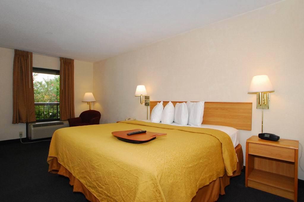 Quality Inn Fredericksburg-Central Park Area Δωμάτιο φωτογραφία