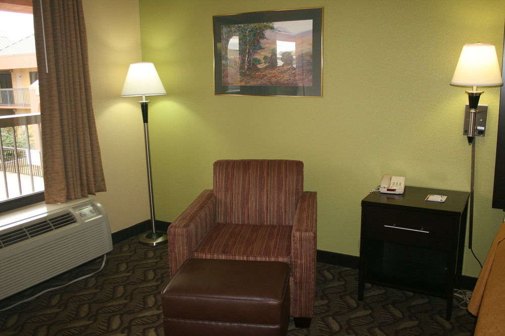 Quality Inn Fredericksburg-Central Park Area Εξωτερικό φωτογραφία