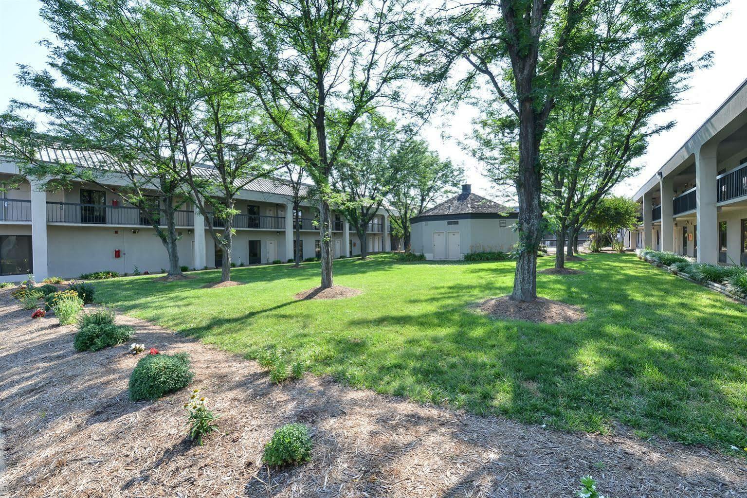 Quality Inn Fredericksburg-Central Park Area Εξωτερικό φωτογραφία